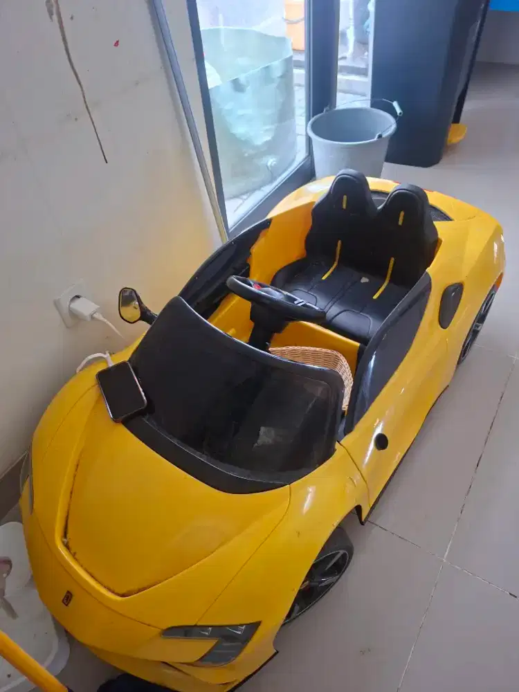 Di jual mainan anak mobil kuning