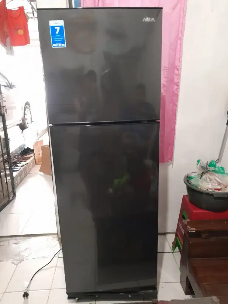 Lemari Es / Kulkas / Merk Aqua Japan AQR-D261