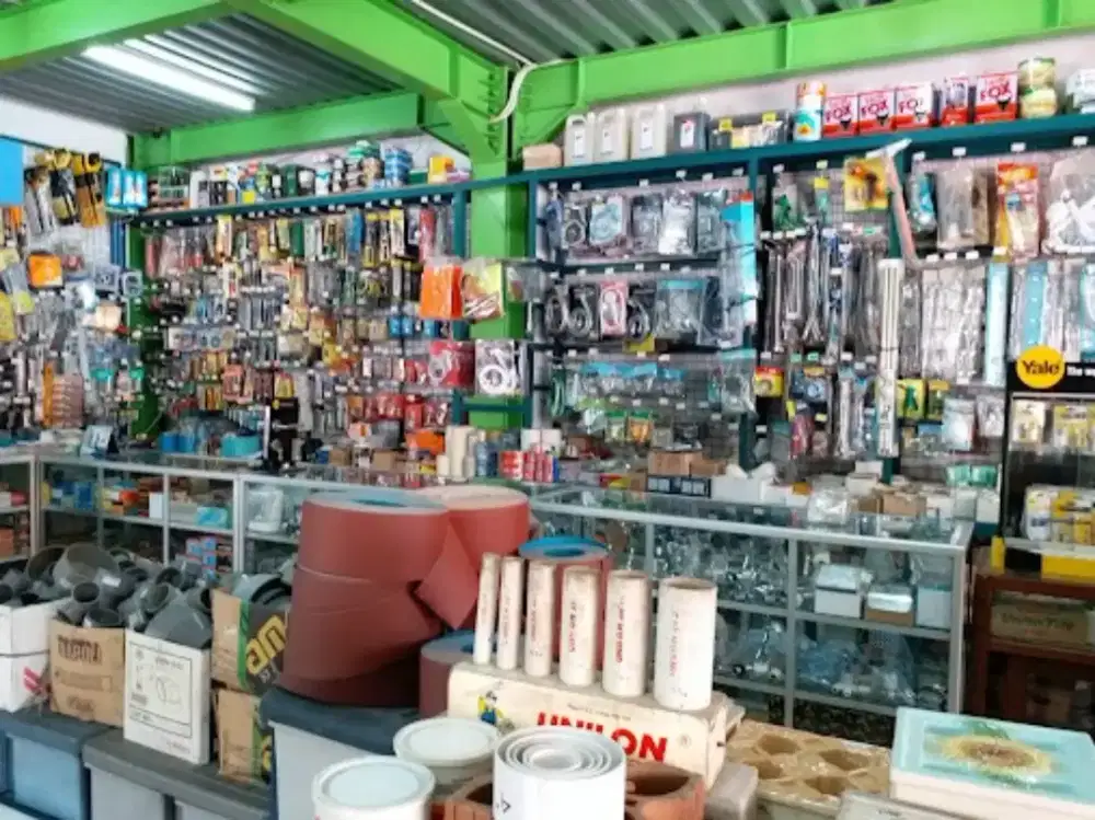 Penjaga Toko Bahan Bangunan