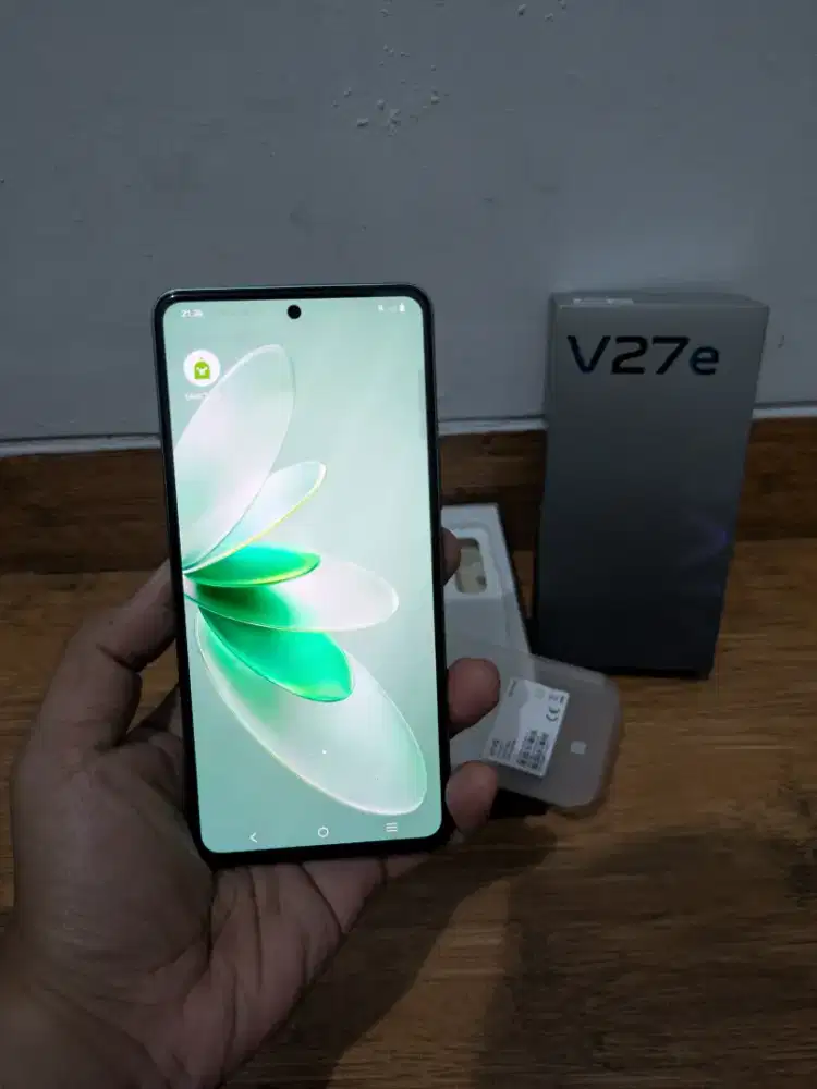Handphone Vivo V27 E