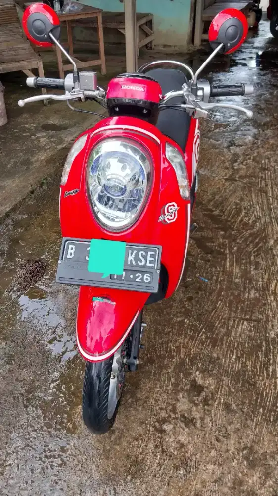 honda Scoopy merah