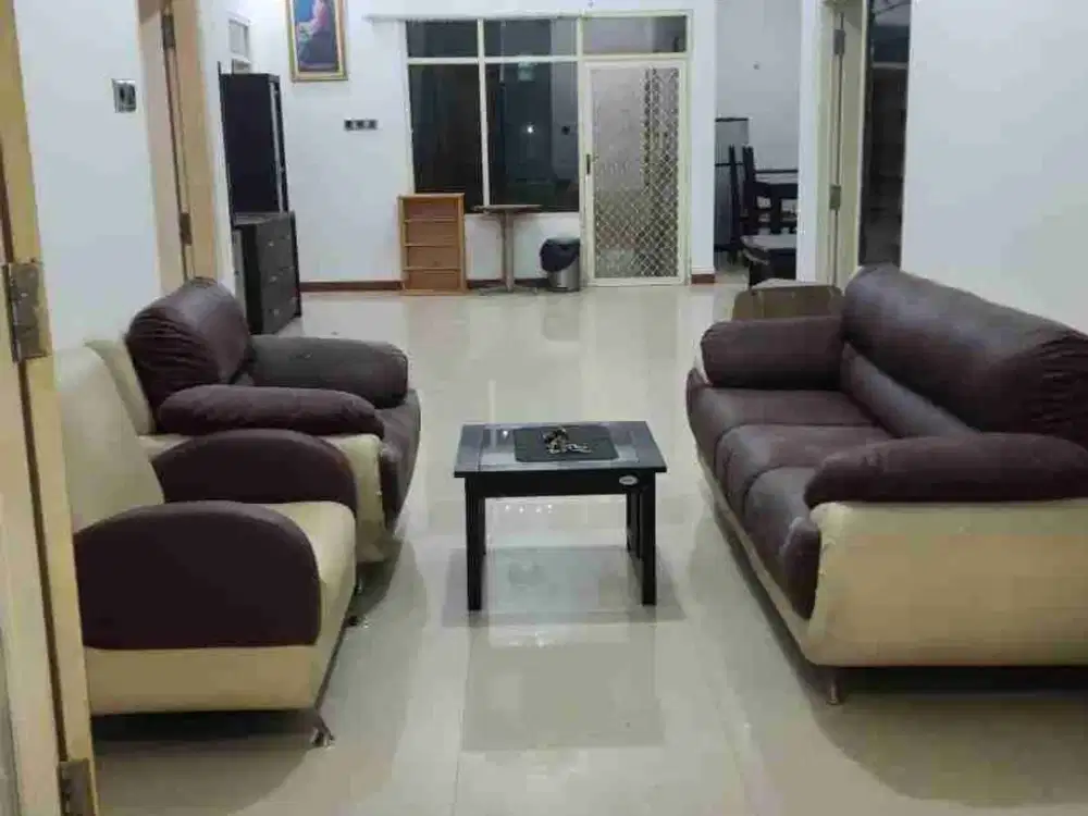 DISEWAKAN RUMAH TERAWAT FULL FURNISH WISMA MUKTI BARU RENOVASI