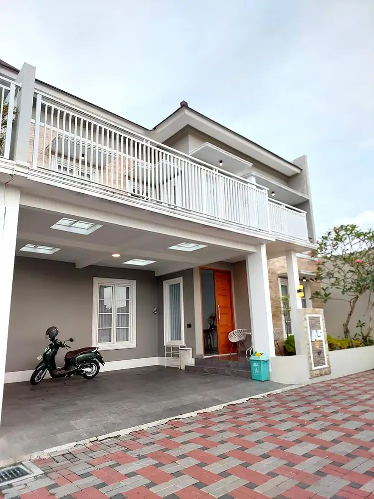 Rumah Modern Elegan Bonus Furniture di Maguwoharjo
