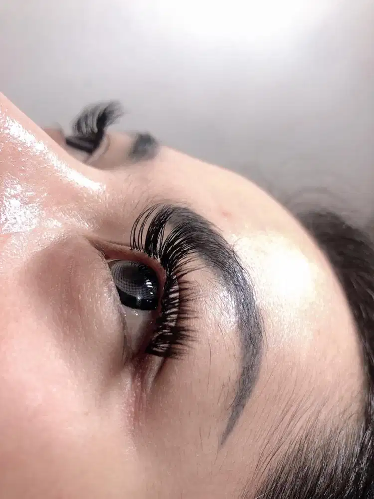 Pemasangan eyelash