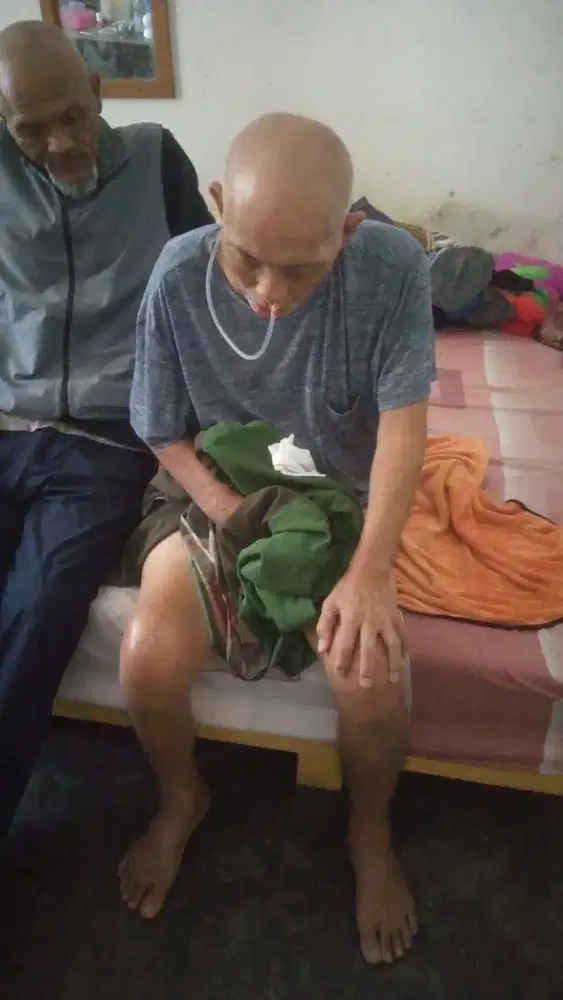 Dicari penjaga orang tua