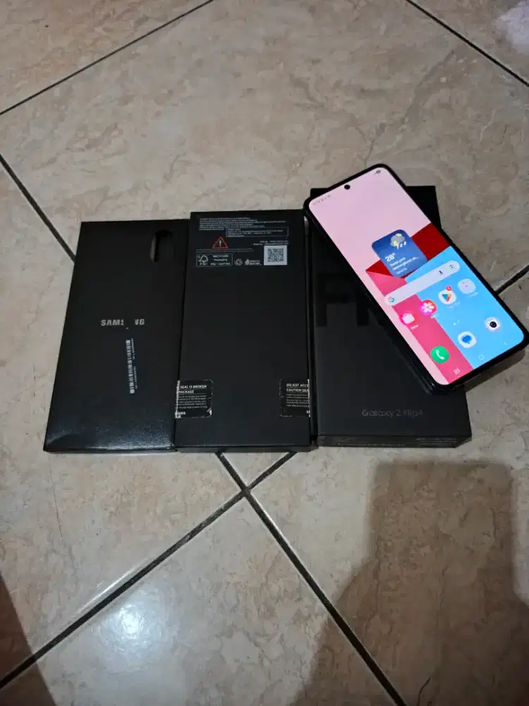 Samsung Zflip 4 8/512 Sein fullset mlusss like new , nominus