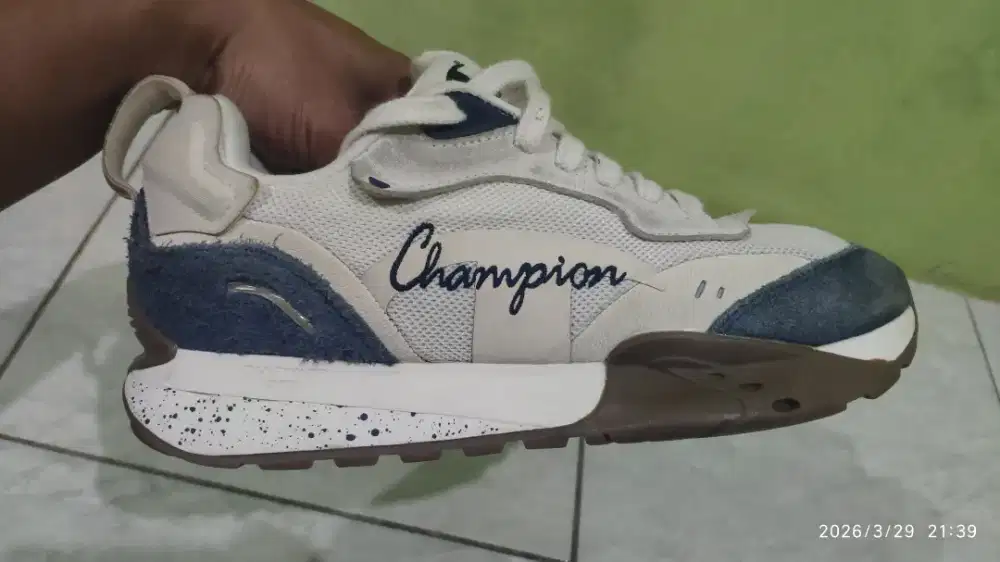Sepatu champion size 40