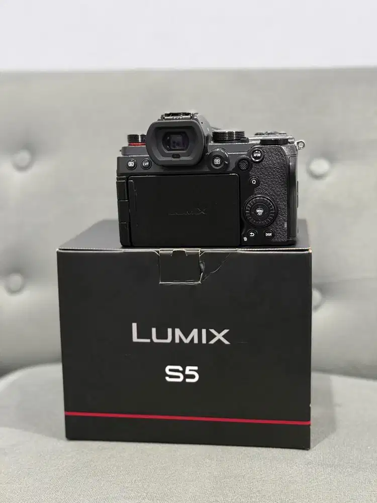 Lumix s5 lengkap like new murah