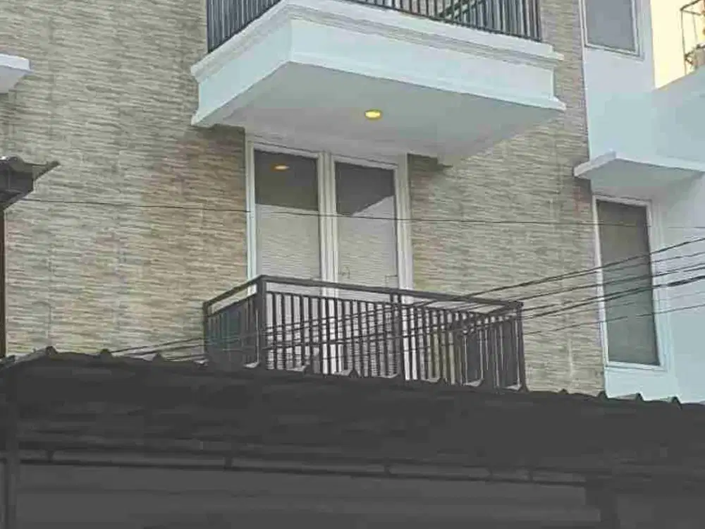 Rumah renov bagus siap huni di Janur Elok