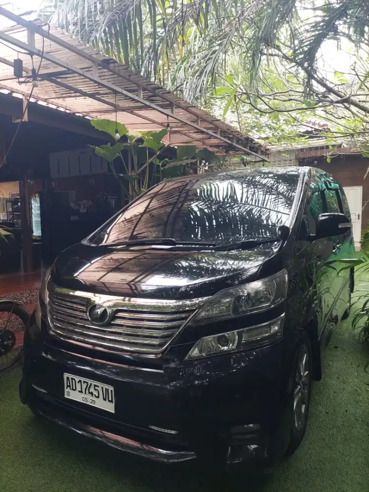 Vellfire type z 2011 sangat terawat istimewa sekali orisinil