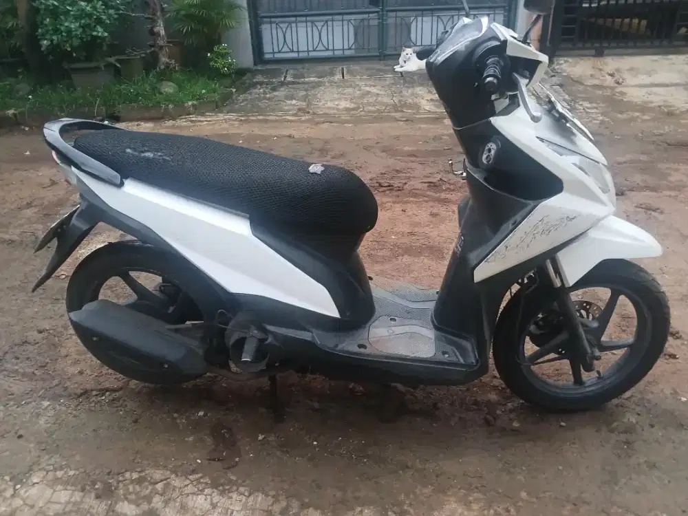 Beat FI Matic 2014 Putih