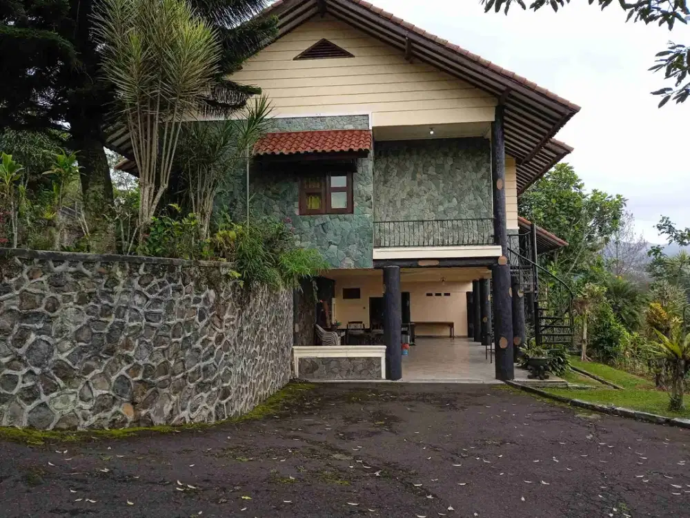 DI JUAL MURAH VILLA LUAS ADA PRIVATE POOL DI MEGAMENDUNG BOGOR

Spesifikasi :

Luas Tanah : 4007m²

Luas Bangunan : 300m²

Kamar Tidur : 7

Kamar Mandi : 5

Ada Solar Panel

SHM

Harga 7 Milyar Nego