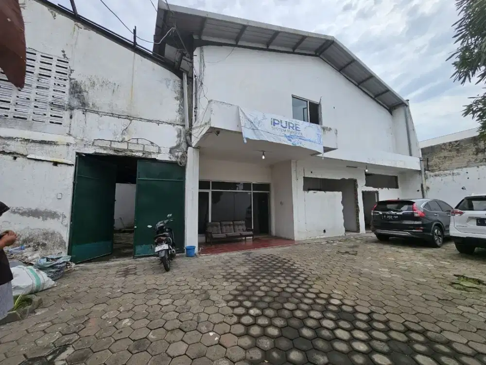 Tambak Deres Gudang Bekas Pabrik. Ada kantor