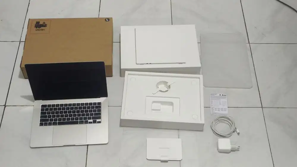 MACBOOK M3 AIR (15inch) 16/256 Blibli