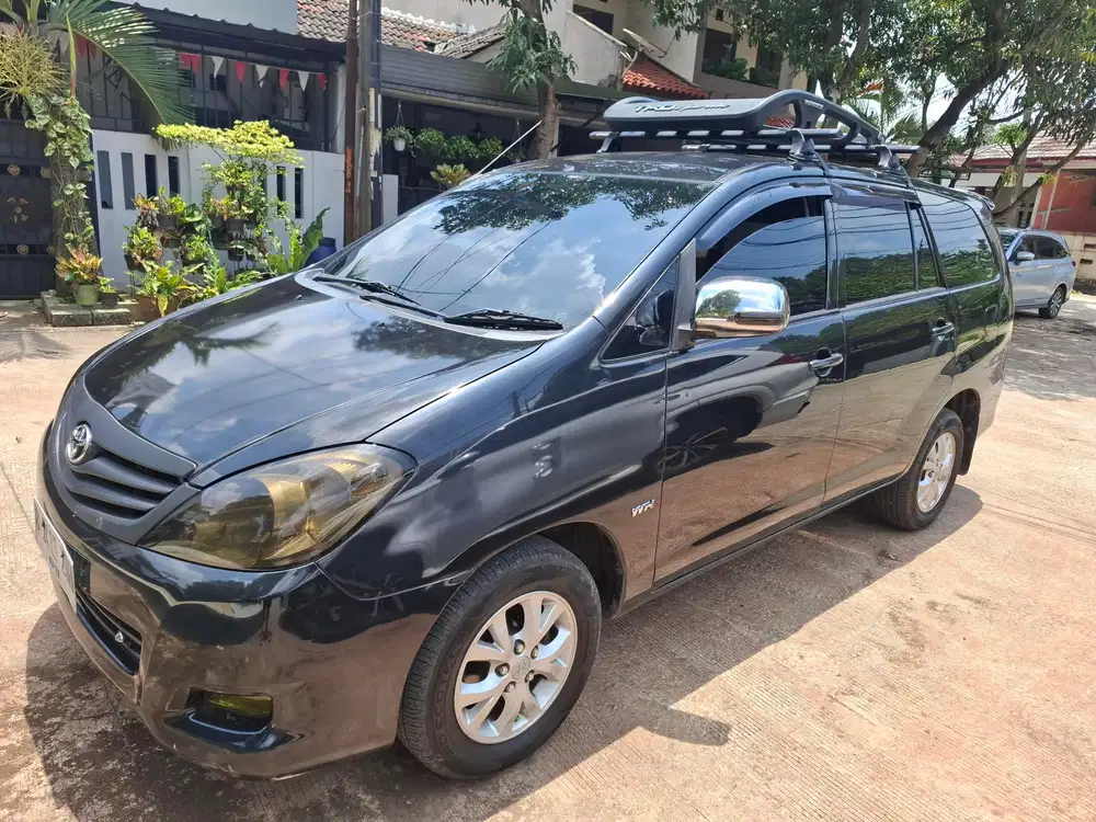 Toyota Kijang Innova 2010 Bensin