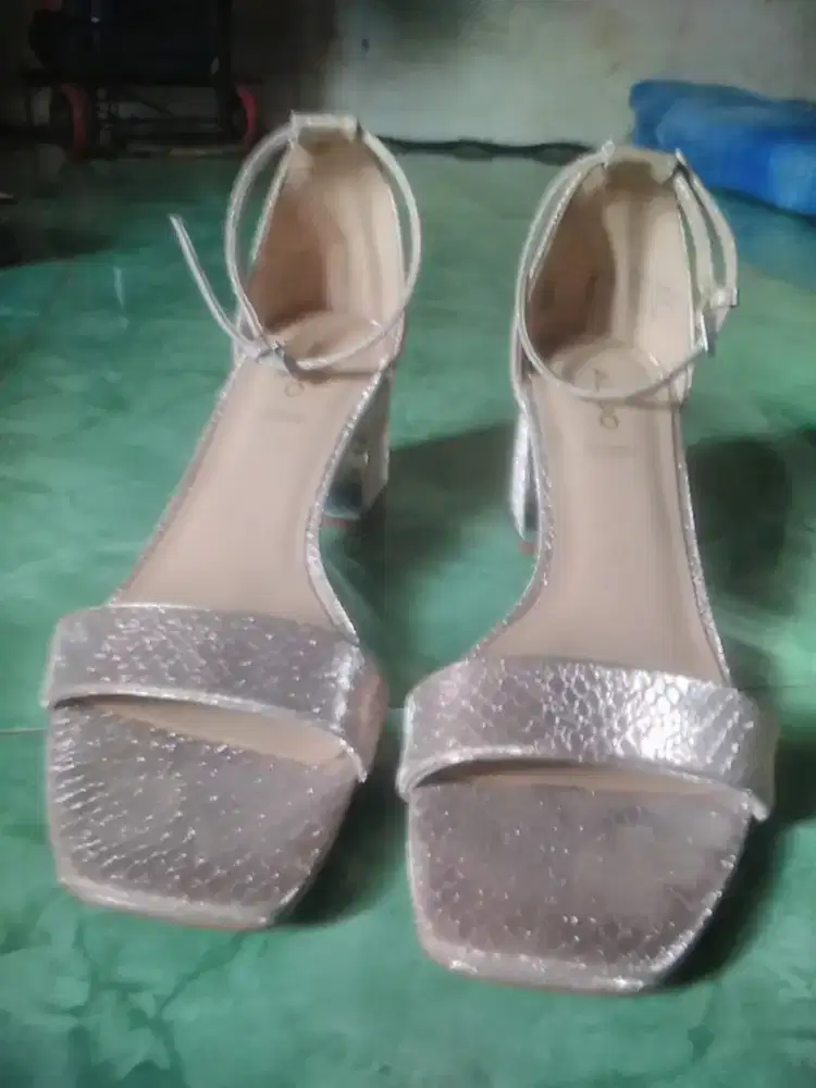 sandal tinggi wanita merek aldo