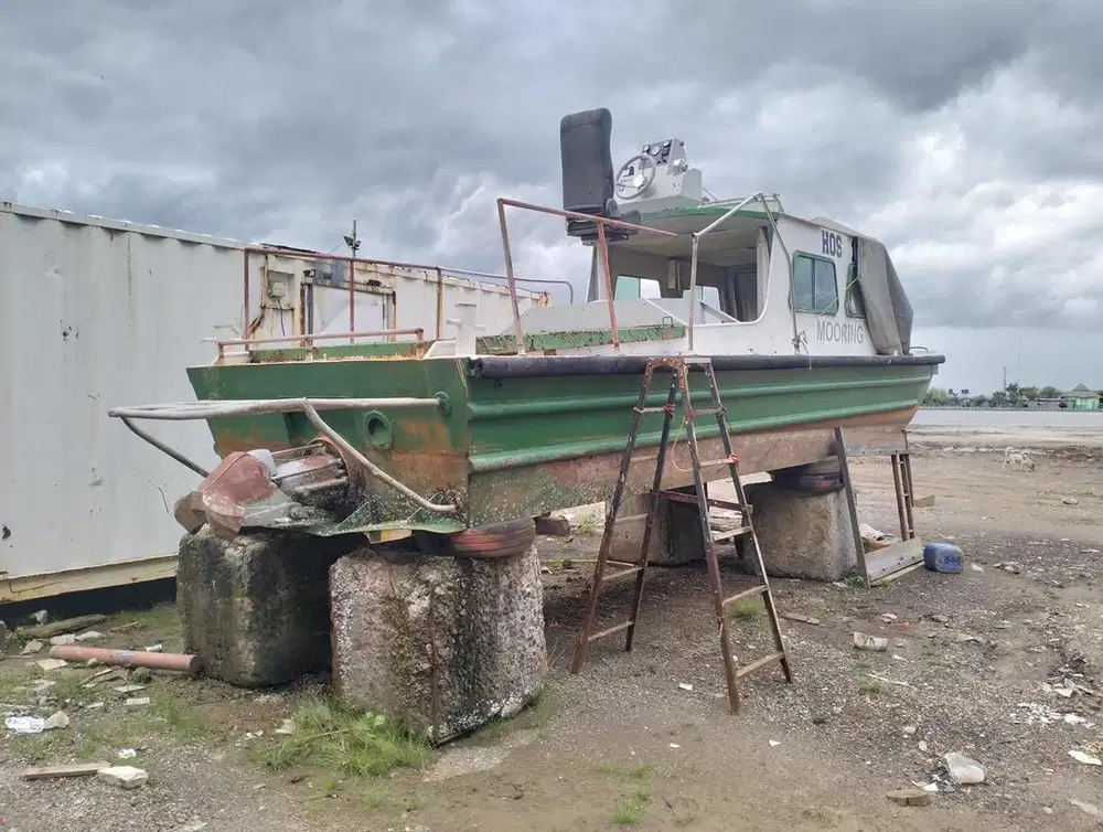 Mooring boats speed boat mesin Cummins ready Cirebon