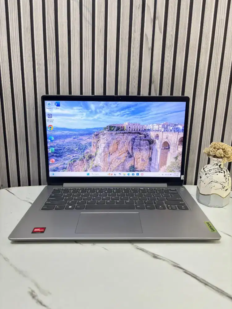 Lenovo Ideapad 1 Ryzen 3-7320/ram 8 gb
