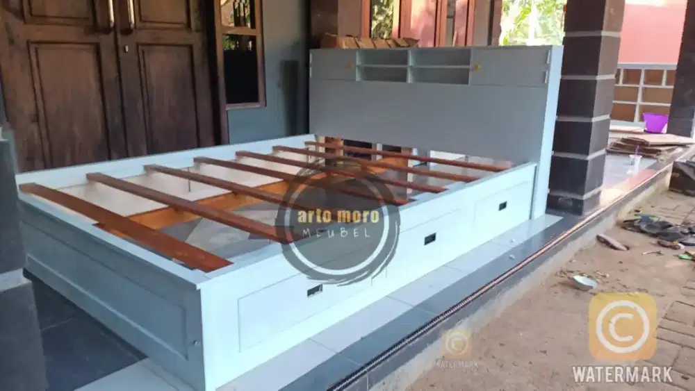 Dipan laci minimalis