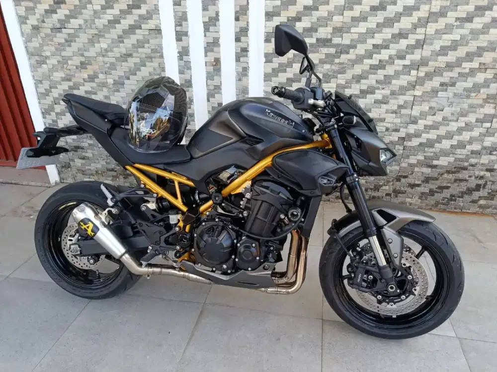 KAWASAKI Z900 2025 GOLD EDITION