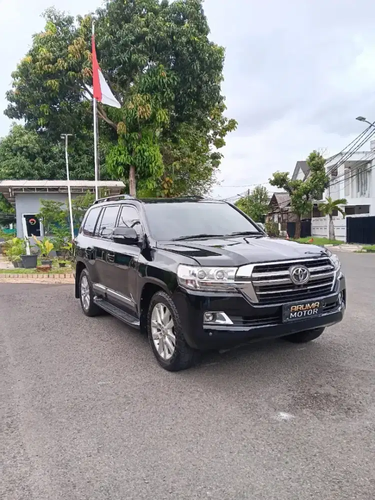 Land Cruiser UK Tahun 2012 Hitam