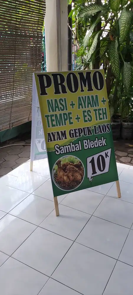 Jagrak Segitiga Kayu visual Banner MMT Spanduk Plastik TERMURAH Solo