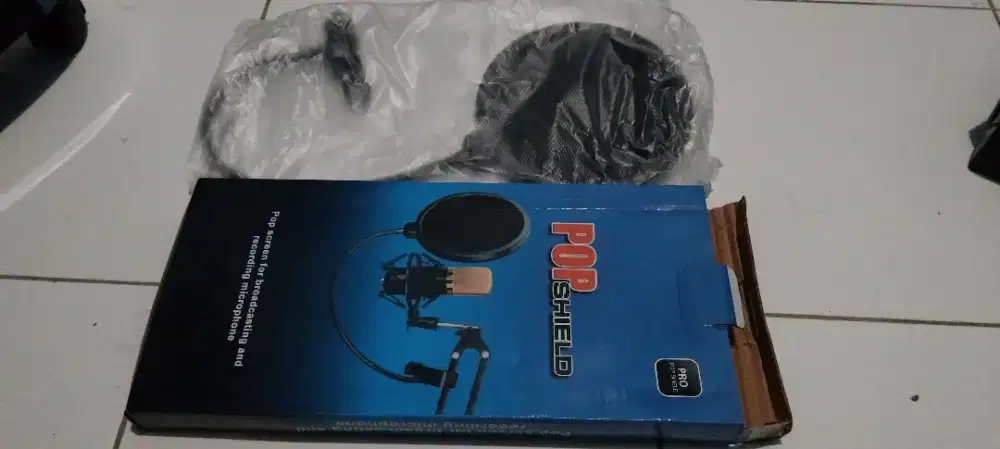 Filter mic pop shield