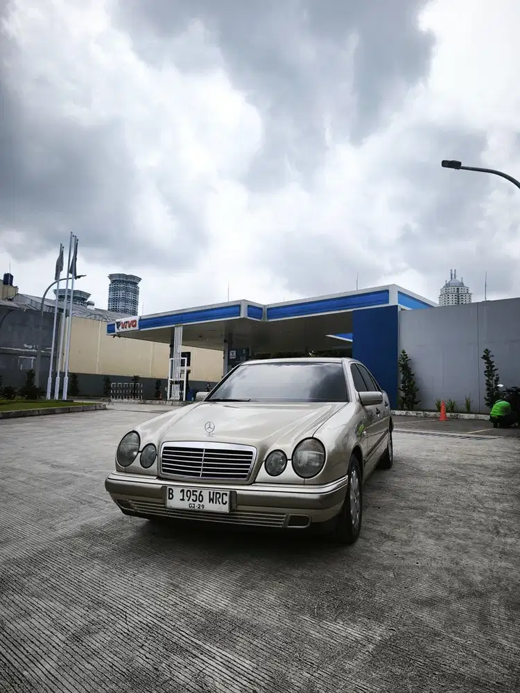 Mercedes-Benz E320 1996 Bensin