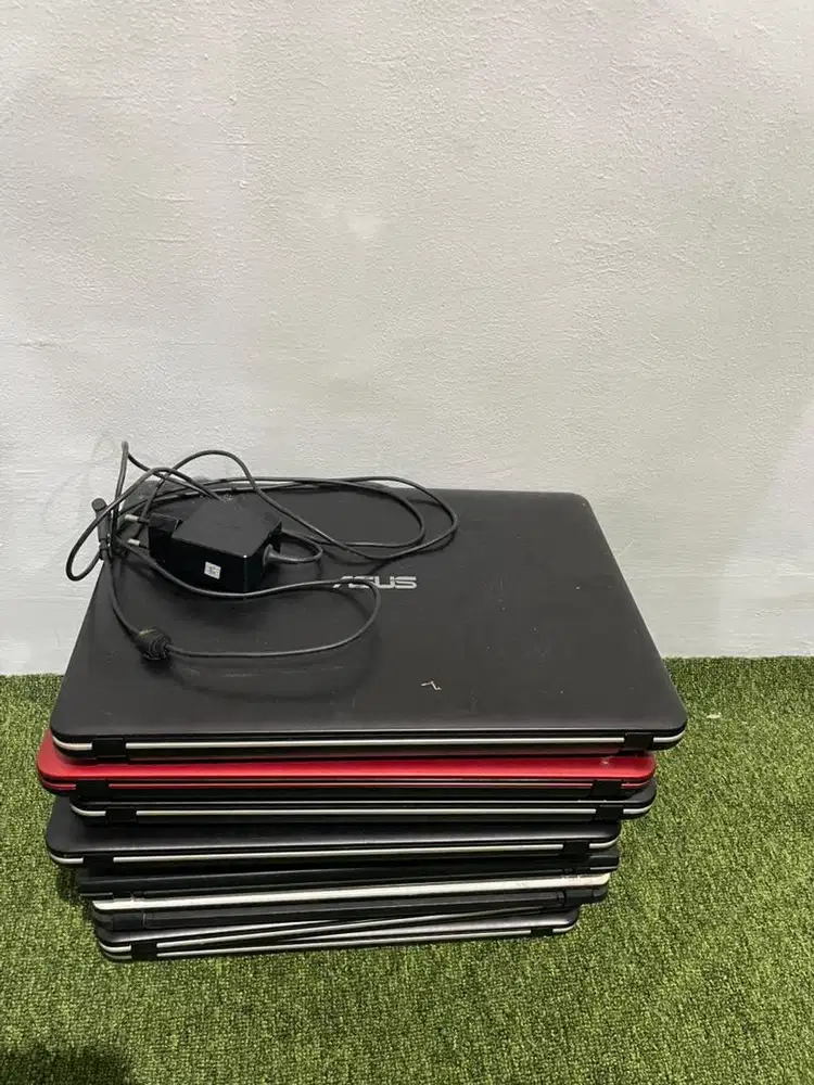 Laptop beberapa rusak dan masih ada yang bisa nyala