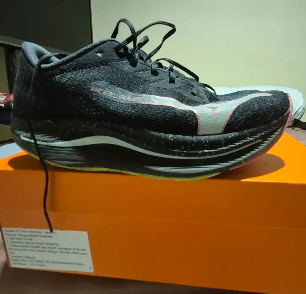 Mizuno Wave Rebelion 2024 dan Brooks Ghost 15