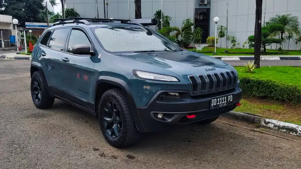 Jeep Cherokee Trailhawk 2015 – Makassar – Pajak Hidup – Siap Pakai
