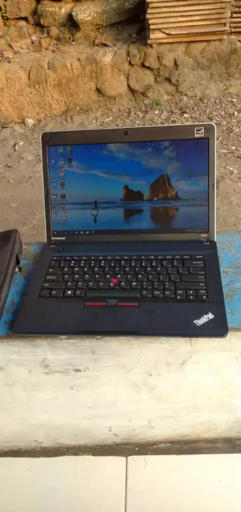 Laptop import ORI Lenovo segel mulus siap buat desain editing game