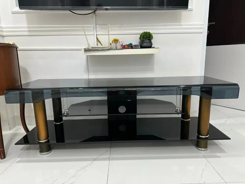 Meja TV / Rak TV Minimalis Kaca Tempered + Rangka Besi Kokoh (Nego)