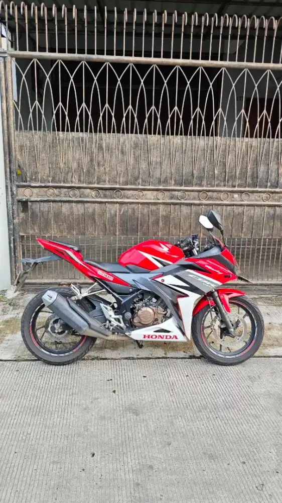 Honda CBR 150R 2018 Red Racing