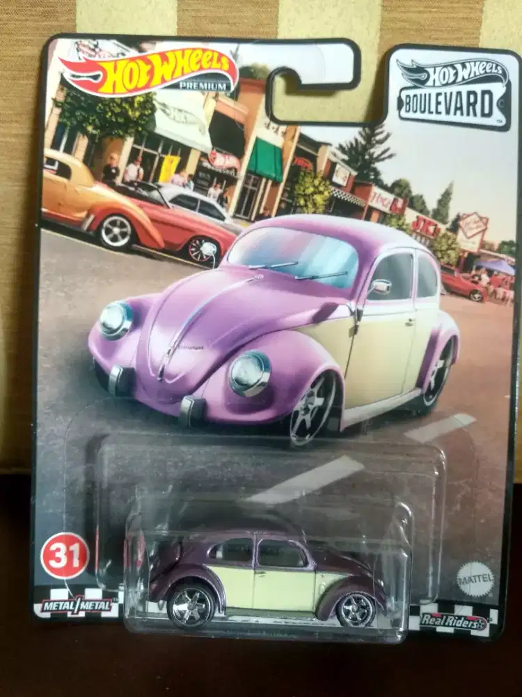 Hot Wheels Premium Boulevard Volkswagen Classic Bug. 