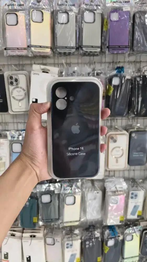 Casing iPhone 16