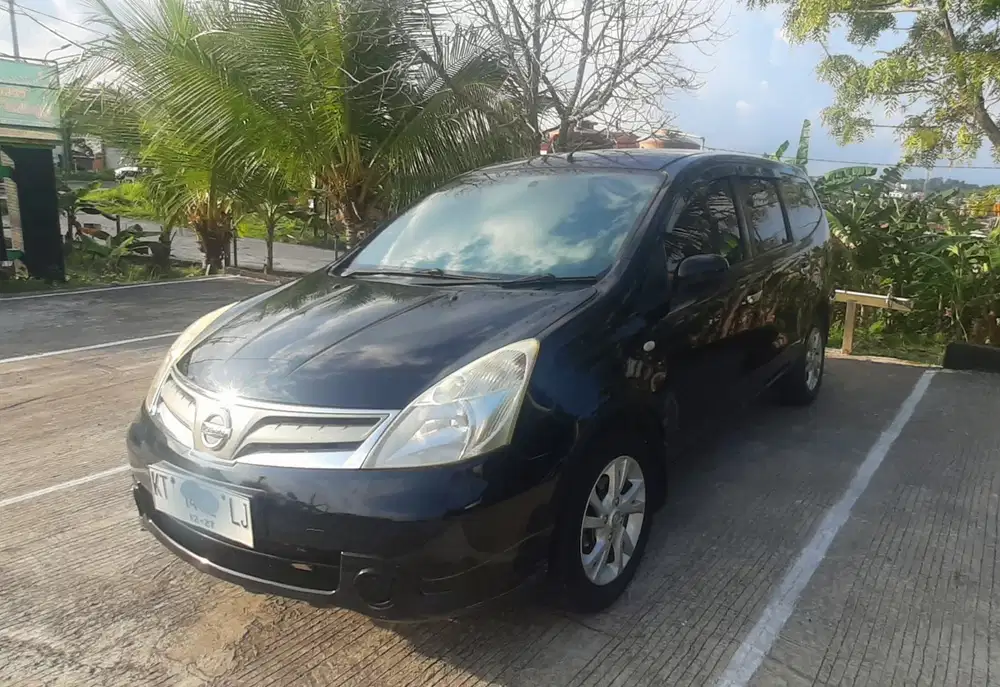 Nissan Grand Livina 2012