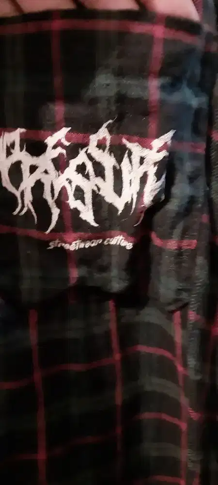 Kemeja kotak2 hitam merah