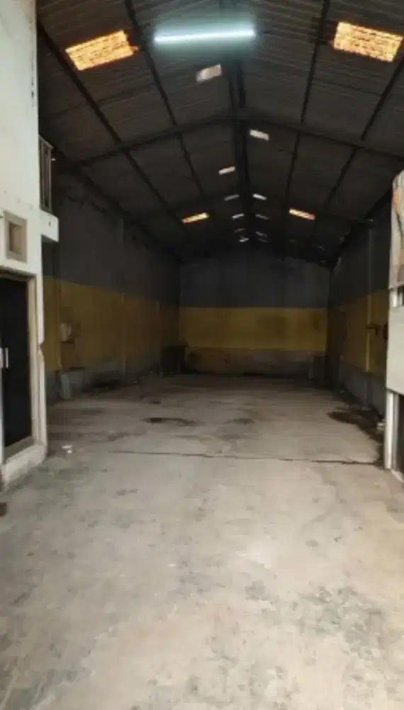 Margomulyo Permai. Akses jalan kontainer 40.