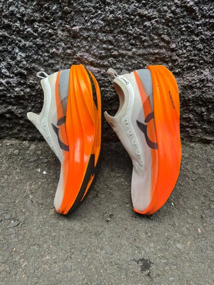 sepatu running hyper sonic