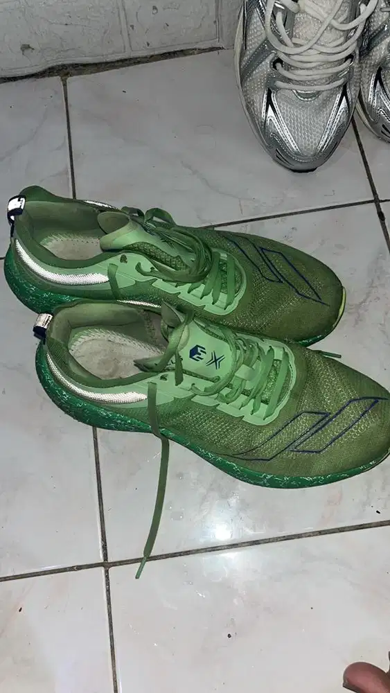 sepatu running mils