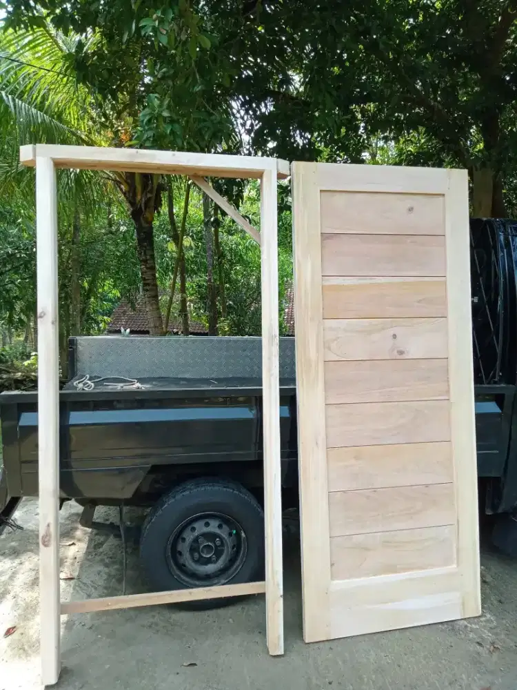 Kusen gundul dan pintu