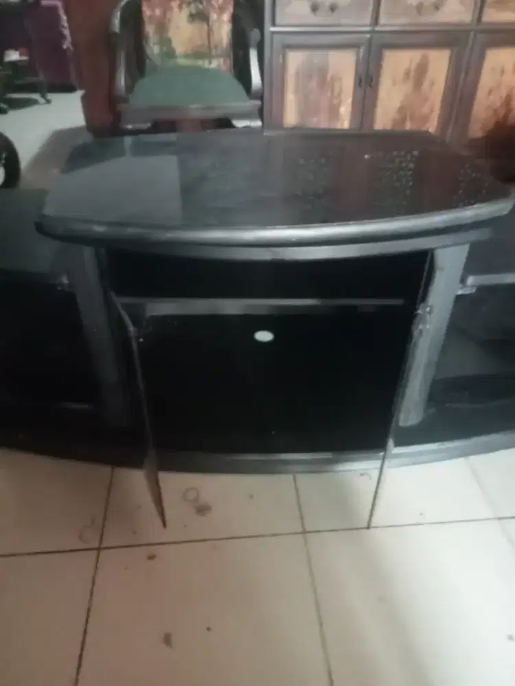 Meja Tv Pintu Kaca