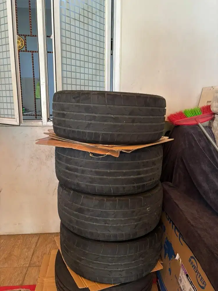 Ban Dunlop Direzza 245/40 R18 95%