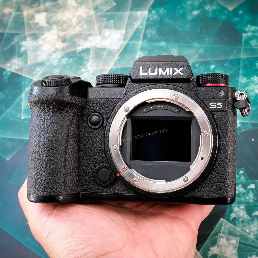 Panasonic Lumix S5 Body. Used. Like New. sc 2rb. Lumix DC-S5