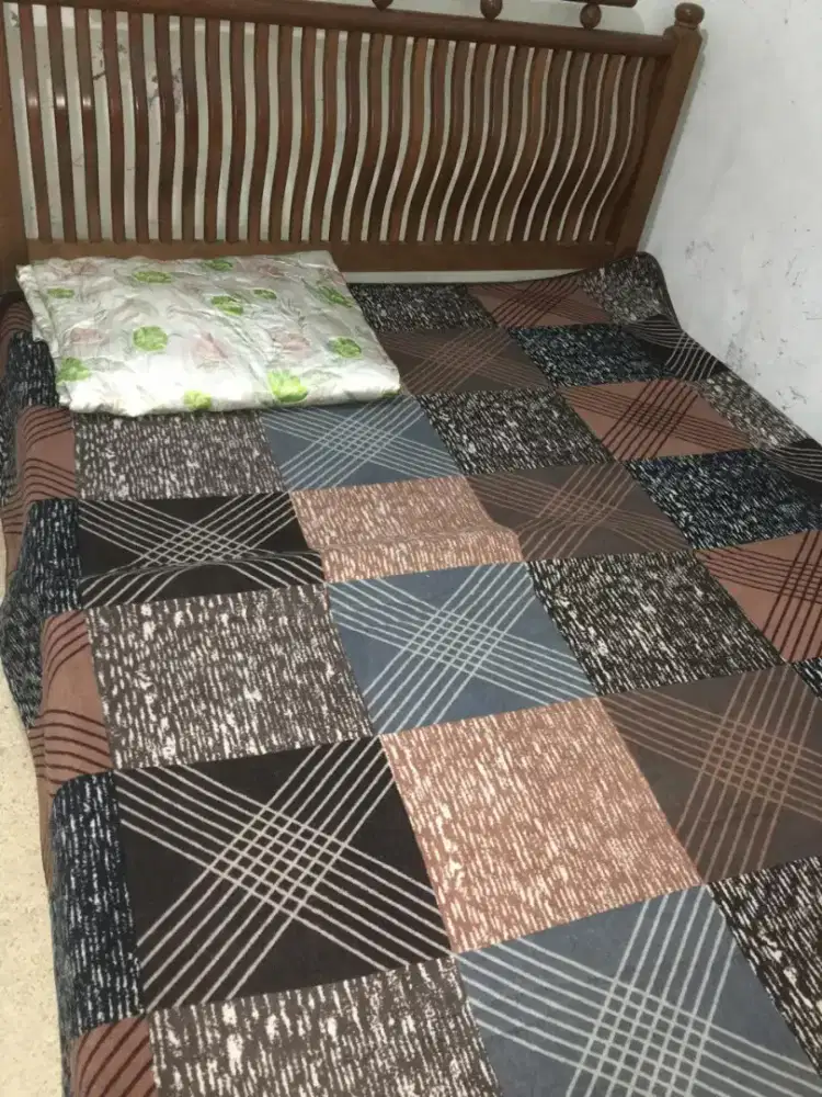 Dipan ukuran 160x200cm