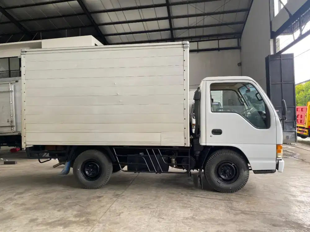 Truk Isuzu ELF 4rd Th2008 Box Jumbo