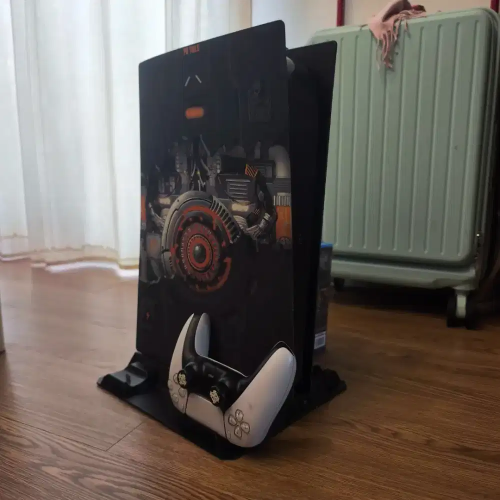 WTS : PS 5 Disc Version (NVME 1TB) + PS Portal + 5 games + Razer Nari