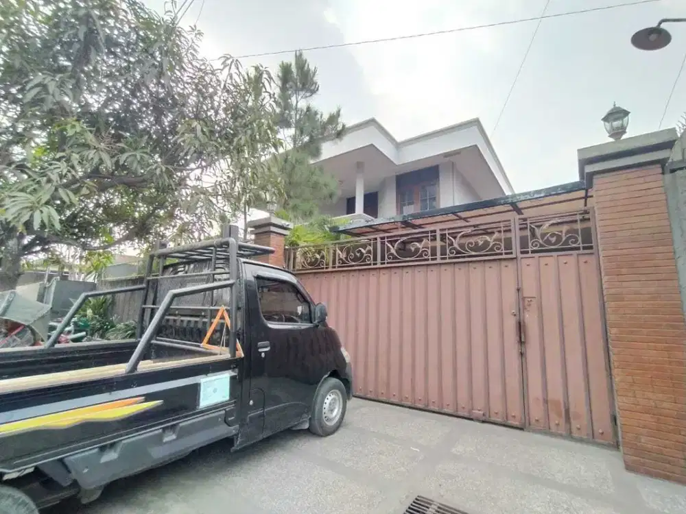 Jl Kyai Mojo Semanggi Pasar Kliwon Solo rumah mewah dijual pinggir jalan utama harga nego bisa KPR