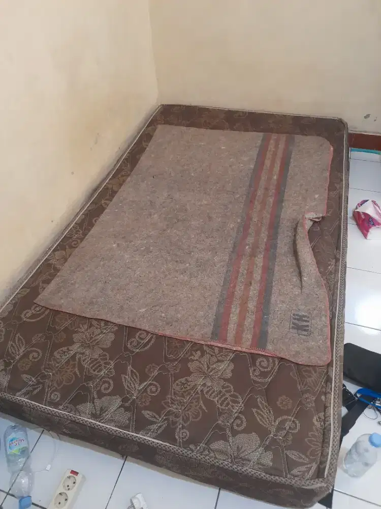 Dijual kasur, lemari, rak sepatu!!